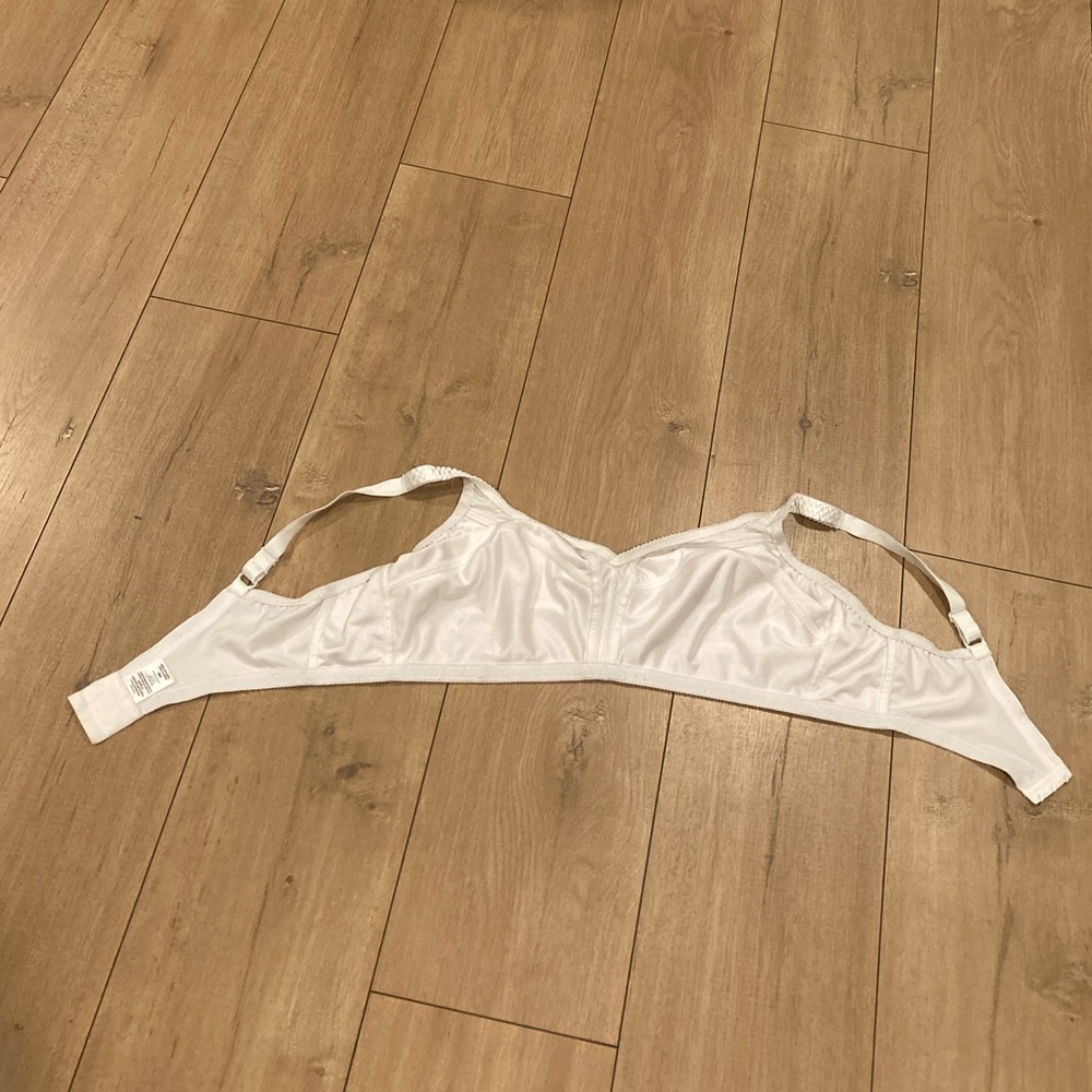 Size 44D Bra - Picture 4 of 9